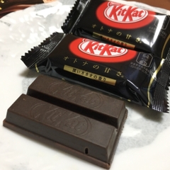 Bánh Kitkat Socola Nhật Bản 124.3g (11.3g x 11 cái) màu đen - Hàng Nhật nội địa