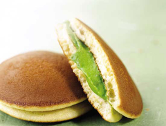 Bánh Doremon Dorayaki nhân trà xanh 300g