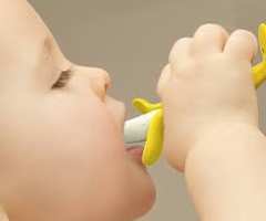 Gặm nướu hình chuối nội địa Nhật Edison mama