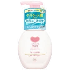 Sữa rửa mặt dạng bọt làm sạch và dưỡng ẩm cho da nhạy cảm Cow 160ml - Hàng Nhật nội địa