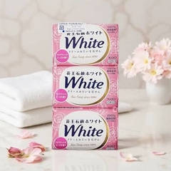 Xà phòng tắm Kao White Soap Nhật Bản 130g ( Hương Hoa Hồng)