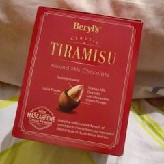Socola Tiramisu phủ hạnh nhân Beryl's 100gr (hộp đỏ)