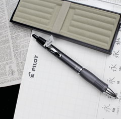 Bộ bút ký gel G-2 Limited mực đen 0.07mm BL-G2L-7-BL-MGY thân xám ánh kim+ hộp nhựa - Hàng Nhật nội địa