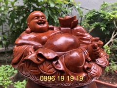 Tượng di lặc ngự chum vàng gỗ hương Kbang