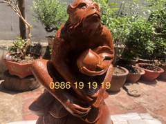 Tượng khỉ ôm trái đào trường thọ