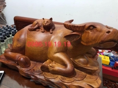 Tượng trâu mèo gỗ hương Gia Lai