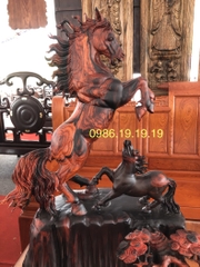 Tượng Song Mã Gỗ Trắc Đỏ Đen Cao 68cm rộng 48cm sâu 28cm