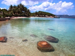 Discover Che Dam Deserted Island & Enjoy Fresh Seafood Lunch Hunted By Divers - Sic Tour