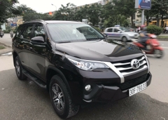 Fortuner: Đường dài 7.000đ/km. City tour nội thành 1.300.000đ/ngày