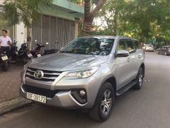 Fortuner: Đường dài 7.000đ/km. City tour nội thành 1.300.000đ/ngày