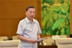 Thảo luận việc nhập bảo vệ, dân phòng, công an xã làm một