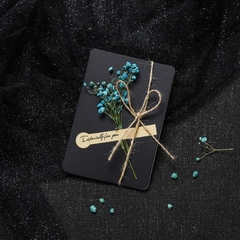 Thiệp Đen Trang Trí Kèm Hoa Khô