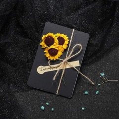 Thiệp Đen Trang Trí Kèm Hoa Khô