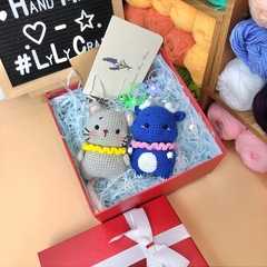 Móc Khoá Len LYLYCRAFT 12 Con Giáp Bằng Len Baby Yarn, Hộp Quà Tặng Ngày Lễ, Tốt Nghiệp, Sinh Nhật, Valentine ( Có sẵn)