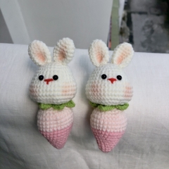 Móc Khóa LYLYCRAFT Chất Liệu Len Milk Cotton Làm Thủ Công Handmade Hình Thỏ Trái Dâu Đan Móc