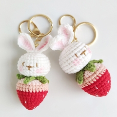 Móc Khóa LYLYCRAFT Chất Liệu Len Milk Cotton Làm Thủ Công Handmade Hình Thỏ Trái Dâu Đan Móc