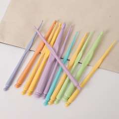 Bộ 12 kim móc len bằng nhựa, tông màu pastel với nhiều màu sắc xinh xắn size 2.0-10.0mm