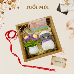 Set Quà Tặng Sinh Nhật Cho Bạn Gái, Bạn Trai LYLYCRAFT Gồm Móc Khóa Len Móc Và Chậu Hoa Len Tặng Người Yêu, 20/10, 8/3