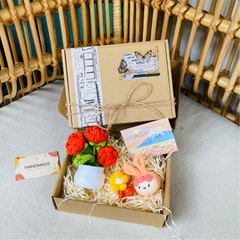 Set quà tặng người yêu handmade, hộp quà móc khóa len và chậu hoa len tặng sinh nhật, bạn bè ý nghĩa đáng yêu LyLyCraft