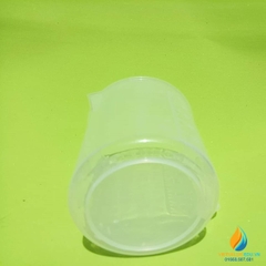 Ca đong hóa chất, bằng nhựa, có chia vạch, không có quai, có mỏ, 100ml