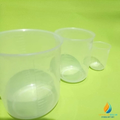 Ca đong hóa chất, bằng nhựa, có chia vạch, không có quai, có mỏ, 100ml