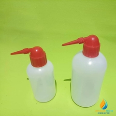 Bình tia nắp đỏ, vòi cong, dung tích 500ml, nhựa PP  có vạch chia