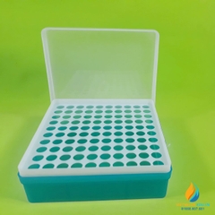 Hộp đầu côn 10microlit, 100 lỗ, nhựa PP, ruột xanh, vỏ trắng, dài 13.5cm, rộng 9cm, cao 4.4 cm