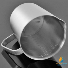 Ca inox 304 có chia vạch, có tay cầm, có mỏ rót, dung tích 2000ml