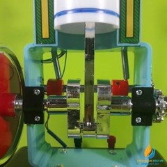 Mô hình động cơ đốt trong, đầy đủ các chi tiết, kích thước 25x40cm