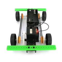 Chiếc xe gắn động cơ moto, ráp bởi bộ phận tháo rời, đồ chơi cho bé