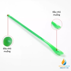 2 chiếc thìa nhựa lấy hóa chất, hai đầu 2 muỗng, dài 20 cm
