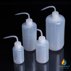 Bình tia nắp trắng, vòi cong, nhựa PP dung tích 1000ml, có vạch chia