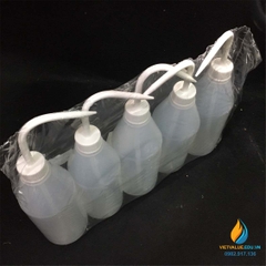 Bình tia nhựa vòi ngang, nhựa LPDE 500ml, nắp trắng, Scilabware hàng Anh Quốc