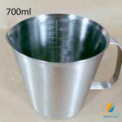 Ca inox 304 có vạch chia tay cầm dung tích 700ml không nắp