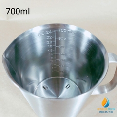 Ca inox 304 có vạch chia tay cầm dung tích 700ml không nắp
