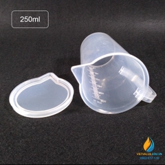 Ca nhựa PP có nắp 250ml dày chịu được nhiệt độ cao xuất xứ từ Trung Quốc
