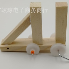 Máy phát điện chuyển hóa cơ năng thành điện năng, sạc được điện thoại