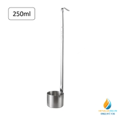 Muỗng đong dung dịch lỏng 250ml, chất liệu Inox 304 không gỉ, cán dài, có mỏ rót