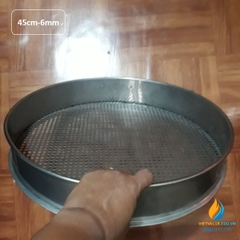 Sàng rây tiêu chuẩn đường kính 45cm, lỗ vuông 6mm, chất liệu inox không gỉ, lỗ đúc