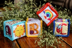 Khối Vuông Phát Triển Giác Quan