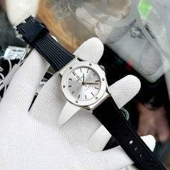 Đồng Hồ Nữ Dây Cao Su Carnival 8168L-VT-DCS Máy Quartz - Kính Sapphire - Size 34mm