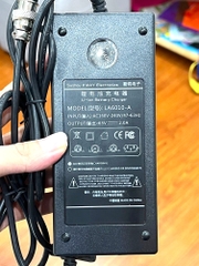 sạc xe điện 63v 2a dùng pin chân tròn 3 lỗ to