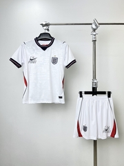 BỘ TE ANH TRẮNG QUẦN TRẮNG WC 2026