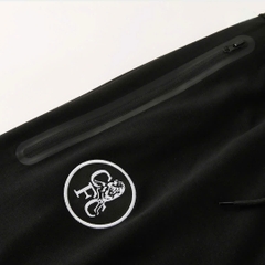 BỘ KHOÁC MŨ CHELSEA ĐEN 2025