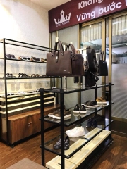 Kệ trưng bày giày dép cũ