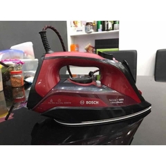 Bàn Là Bosch TDA503001P 3000W màu đỏ rực rỡ