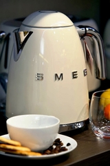 Ấm siêu tốc SMEG 1.7L