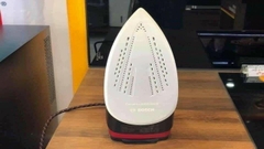 Bàn Là Bosch TDA503001P 3000W màu đỏ rực rỡ