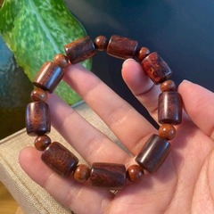 Vòng Gỗ Sưa Đỏ Quảng Bình Đốt Trúc 12mm Chun Sụn VIP