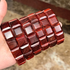 Vòng Gỗ Tử Đàn Ấn Độ Bản Vuông 18mm Vip